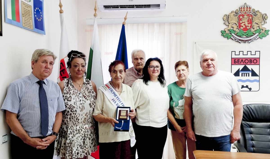 Закъсняло признание за кмет, който си плащал кметуването цели 26 години